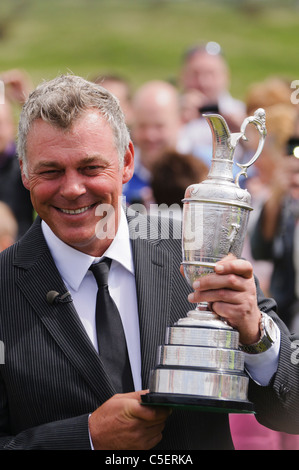 Darren Clarke kehrt zum Royal Portrush Golf Club nach dem Gewinn der British Open Championship 2011 Stockfoto