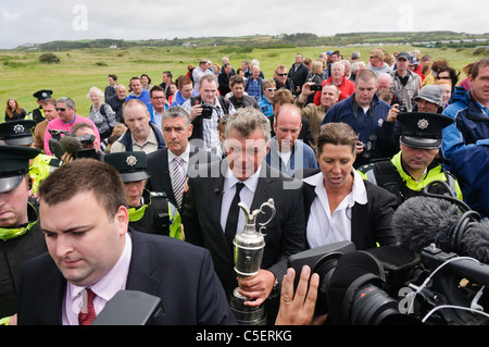 Darren Clarke kehrt zum Royal Portrush Golf Club nach dem Gewinn der British Open Championship 2011 Stockfoto