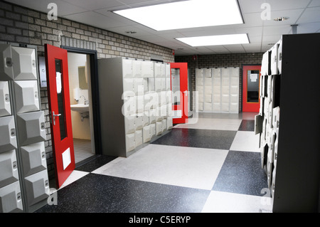 Schule Schließfächer im Korridor Stockfoto