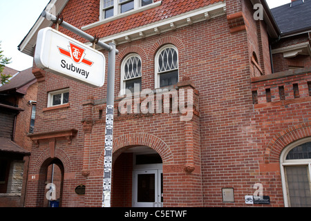 Spadina Ttc u-Bahnstation Kendal Ave Eingang ist ein House Toronto Ontario Kanada Stockfoto