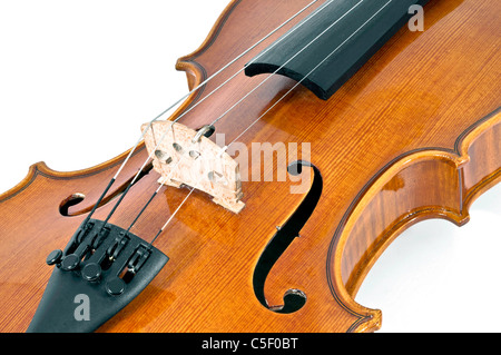 Italienische Violine aus Holz Akkord Details auf weißem Hintergrund Stockfoto