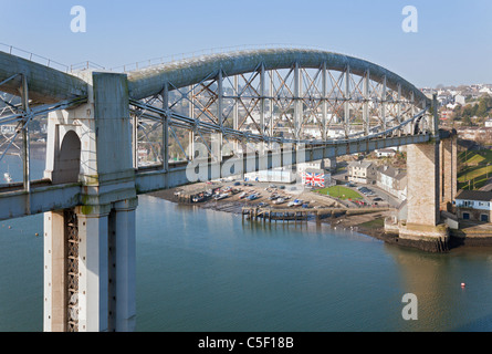 Royal Albert Bridge über den Fluss Tamar mit Cornwall Beyond, Plymouth, Devon, England, Großbritannien Stockfoto