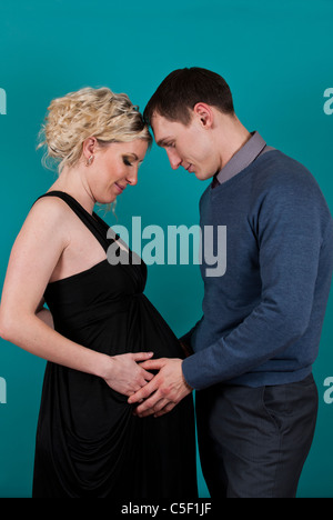 Schwangere Frau mit ihrem partner Stockfoto