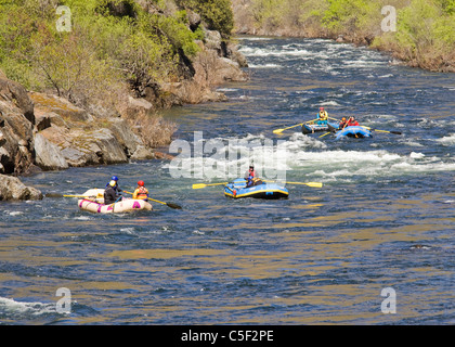 Wildwasser-rafting am Merced Fluss Stockfoto