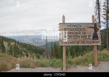 Reisen HWY 22, über Teton Pass hinunter nach Jackson Hole, Wyoming, kamen wir auf dieses lustige und einzigartige Zeichen fremden begrüßen. Stockfoto