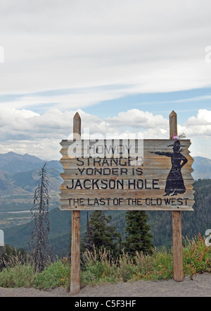 Reisen HWY 22, über Teton Pass hinunter nach Jackson Hole, Wyoming, kamen wir auf dieses lustige und einzigartige Zeichen fremden begrüßen. Stockfoto