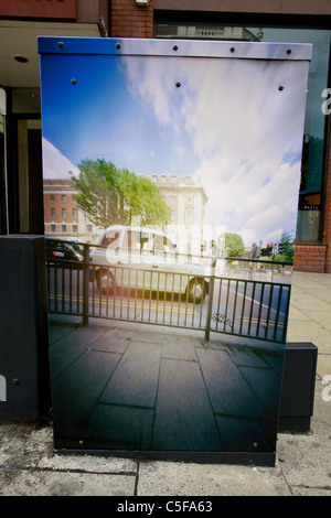 Anschlussdosen in Leeds, West Yorkshire, werden Kunstwerke. Wenn sie nur Augen von Jonathan Shaw, außerhalb Caffe Nero hatte Stockfoto