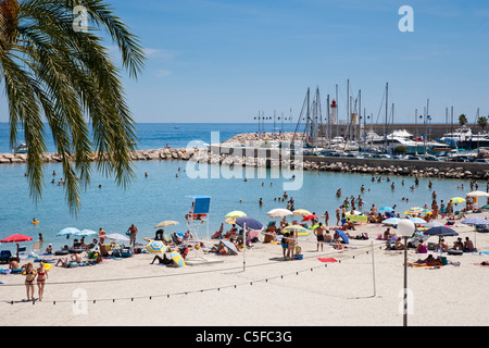 Strand und Hafen von Menton, Cote d ' Azure, Frankreich Stockfoto