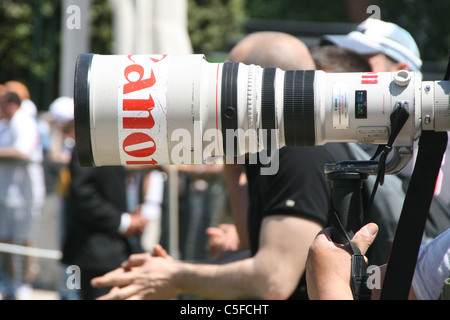 Fotograf mit langen Objektiv Kamera Stockfoto