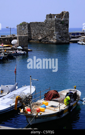 Angelboote/Fischerboote im Hafen von Byblos, UNESCO-Weltkulturerbe, Jbail, Libanon Stockfoto