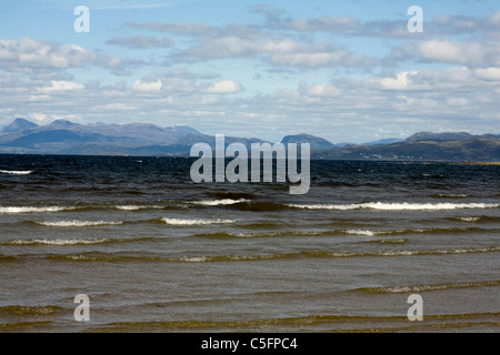 Loch Carron und die Applecross Berge aus Rubha Ardnish Strand Breakish Broadford Isle Of Skye Schottland Stockfoto