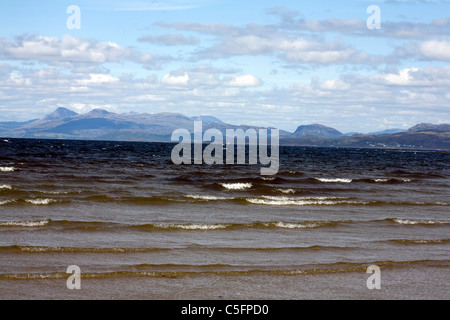 Loch Carron und die Applecross Berge aus Rubha Ardnish Strand Breakish Broadford Isle Of Skye Schottland Stockfoto