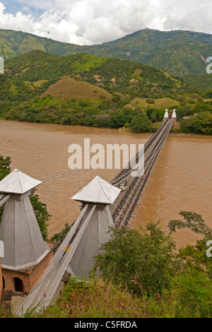 Puente de Occidente (Brücke des Westens), eine berühmte Brücke in Santa Fe de Antioquia, Kolumbien Stockfoto