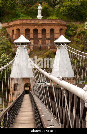 Puente de Occidente (Brücke des Westens), eine berühmte Brücke in Santa Fe de Antioquia, Kolumbien Stockfoto