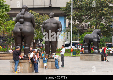 Plaza Botero, ein Symbol von Medellin, Kolumbien, und genieße es, hier zwei zentrale Statuen von Botero Plaza Kolumbianer Stockfoto