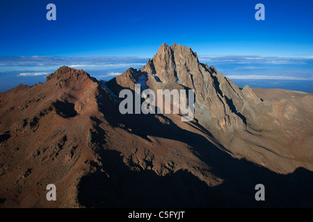 Mount Kenya ist der höchste Berg in Kenia und die zweithöchste in Afrika und südlich des Äquators liegt. Stockfoto