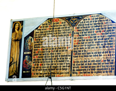 Großen Schnarchen, Norfolk. 17. Jahrhundert Kirchen die zehn Gebote Gebot Tischplatte englische Kirche innen Interieur Stockfoto