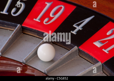 Europäischen Casino Roulette-Rad-Kugel in Nummer 4 Stockfoto