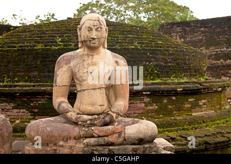 Buddha-Statue in den Ruinen der ehemaligen königlichen Residenz Polonnaruwa, UNESCO-Weltkulturerbe, Sri Lanka, Asien Stockfoto