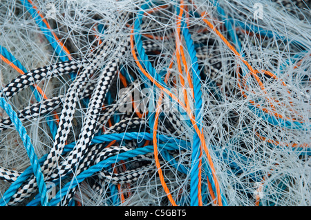 Alle verstrickt - in einem Gewirr - bunte Zusammenfassung des Fishermans / Fischernetze und Seile / Leinen. UK Stockfoto