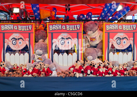 "Bash The Bully" Spiel auf einer Kirmes Stockfoto