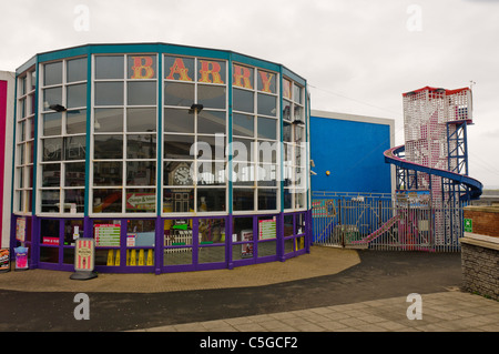 Vorderseite des Barrys Vergnügungen, Portrush Stockfoto