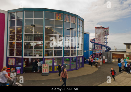 Vorderseite des Barrys Vergnügungen, Portrush Stockfoto