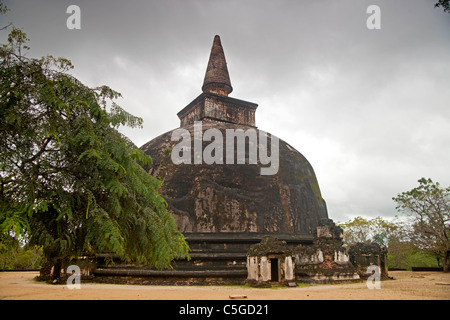 Dagoba Kiri Vihara Stupa in den Ruinen von Polonnaruwa, UNESCO World Heritage Site, Sri Lanka, Asien Stockfoto