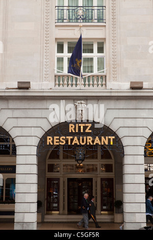Eingang zum Ritz Restaurant, Piccadilly, London, England, UK Stockfoto