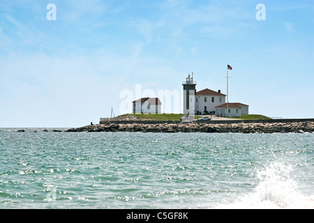 Watch Hill Rhode Islands historischen Leuchtturm am Ende des Stegs. Stockfoto