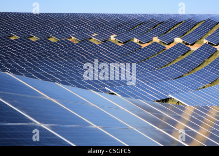 Gigantische Solarfarm in der Provence, Les Mées, Frankreich Stockfoto