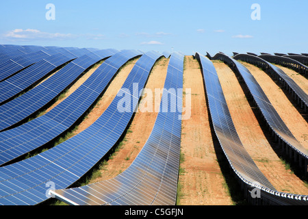 Gigantische Solarfarm in der Provence, Les Mées, Frankreich Stockfoto