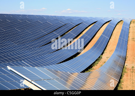 Gigantische Solarfarm in der Provence, Les Mées, Frankreich Stockfoto