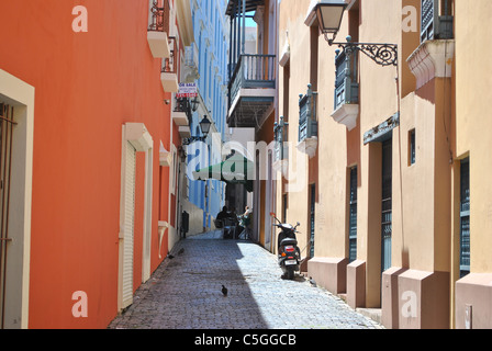 Eine Gasse in der Altstadt von San Juan. Stockfoto
