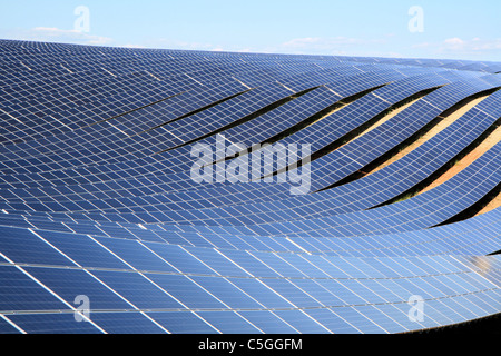 Gigantische Solarfarm in der Provence, Les Mées, Frankreich Stockfoto