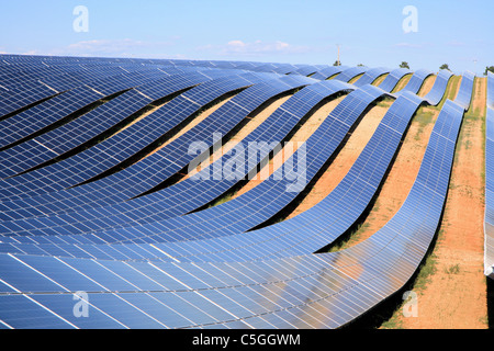 Gigantische Solarfarm in der Provence, Les Mées, Frankreich Stockfoto