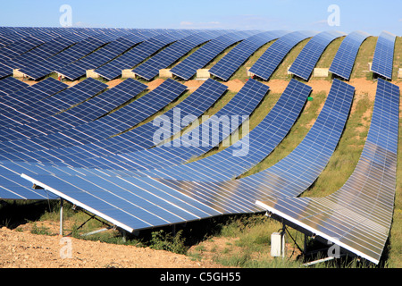 Gigantische Solarfarm in der Provence, Les Mées, Frankreich Stockfoto