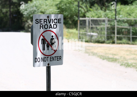 "Service" "Geben Sie nicht" Straßenschild Stockfoto