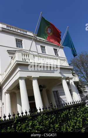 PORTUGIESISCHE Botschafter Residenz, gelegen inmitten der feinen Residenzen von Belgrave Square und gegenüber, die Botschaft ist. Stockfoto