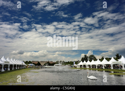 Der lange See im Hampton Court Palace Flower show. Stockfoto