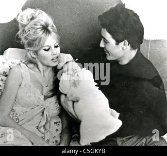 BRIGITTE BARDOT mit zweiter Ehemann Jacques Charrier und Sohn Nicholas im Jahr 1960 Stockfoto