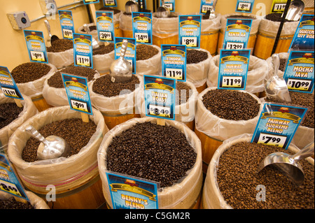 Kaffeebohnen im Fairway Supermarkt auf der Upper East Side von New York Stockfoto