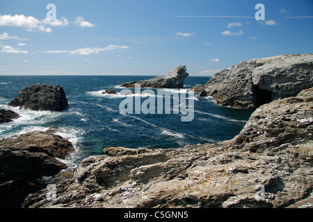 Ein Fels in der Nähe von Pointe des Poulains, Belle-Île-de-Mer, Morbihan, Bretagne, Frankreich Stockfoto