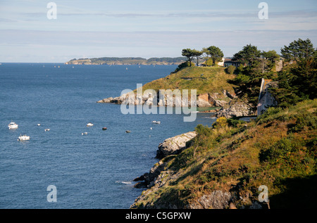 Küste in der Nähe von Le Palais Hafen, Belle-Ile-en-Mer, Morbihan, Bretagne, Frankreich Stockfoto