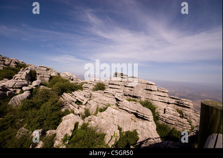NEOLITHISCHE KALKSTEINFORMATIONEN IN EL TORCAL BERG IN DER NÄHE VON ANTEQUERA ANDALUSIEN SPANIEN Stockfoto