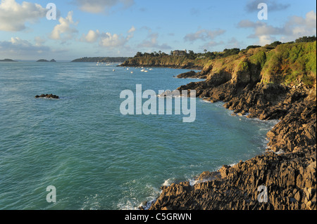 Die felsigen Landzungen am Pointe du Grouin, Bretagne, Frankreich Stockfoto