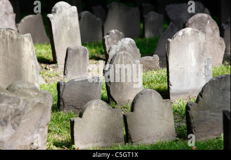 Amerikanischer revolutionärer Krieg Ära Grab Steinen in Old Granary Burying Ground in Boston, Massachusetts Stockfoto