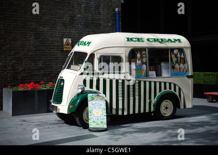 Eiswagen auf der South Bank, London, UK Stockfoto