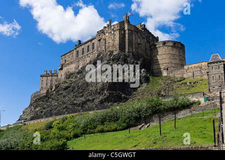 Edinburgh Castle vom Grassmarket, Altstadt, Edinburgh, Scotland, UK Stockfoto