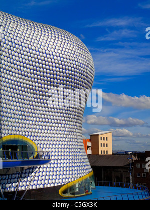 Detail des Selfridges 2003 Shop in Birmingham England in Blobitecture Stil von Future Systems mit Kettenhemd und gebogenen Profil Stockfoto